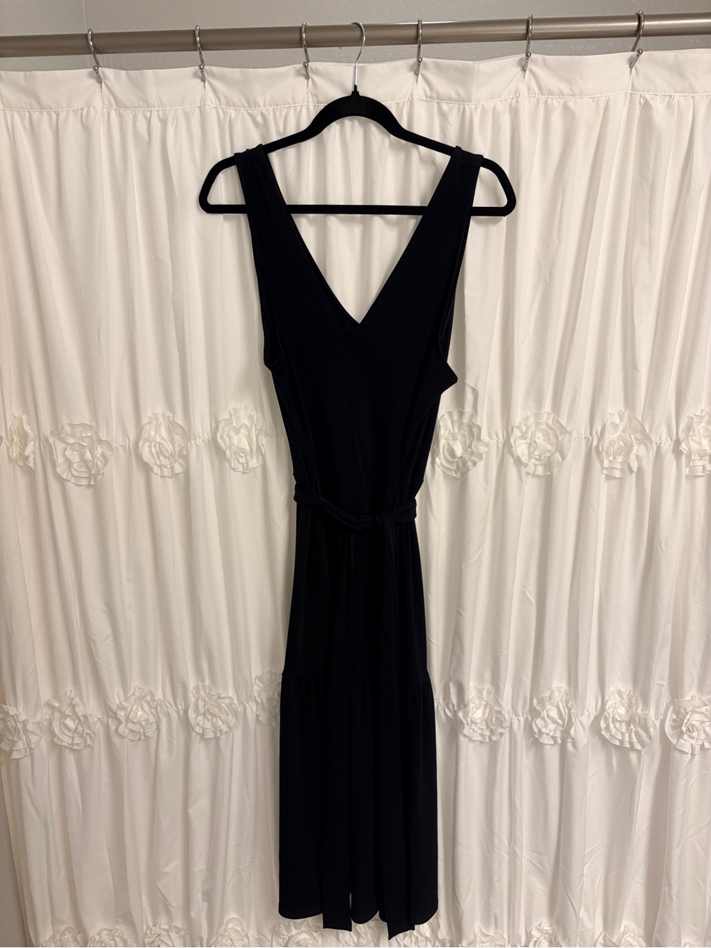 Banana Republic Black V-Neck Sleeveless Midi Dress